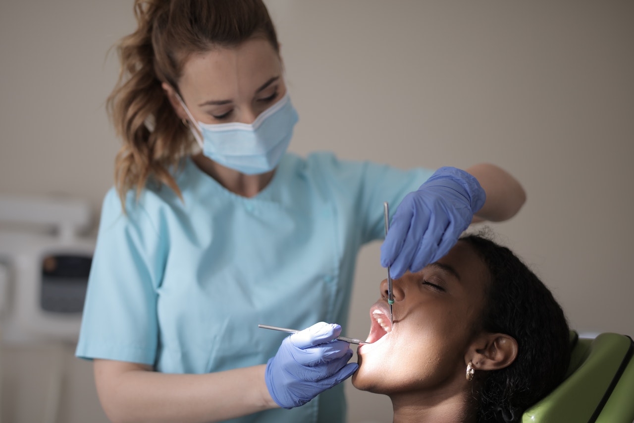 7 Common Services Offered by Dental Clinics